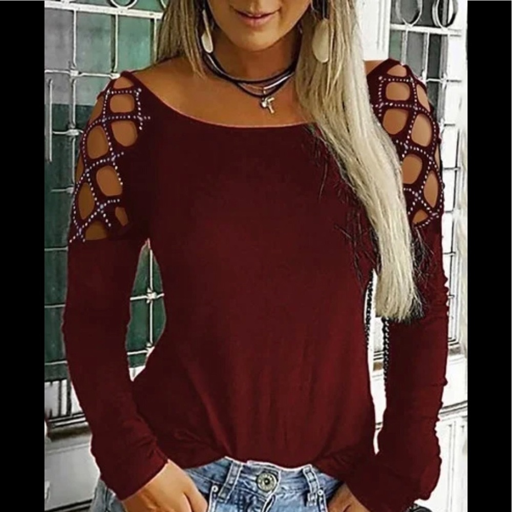 Last one❗️Gorgeous Burgundy Cut Out LS w detail